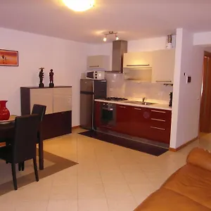  Appartement Ali Italie